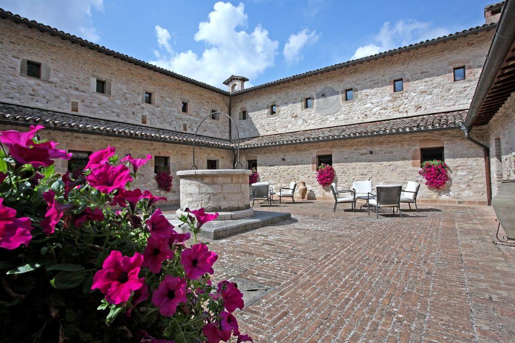 Park Hotel Ai Cappuccini Gubbio Exterior foto